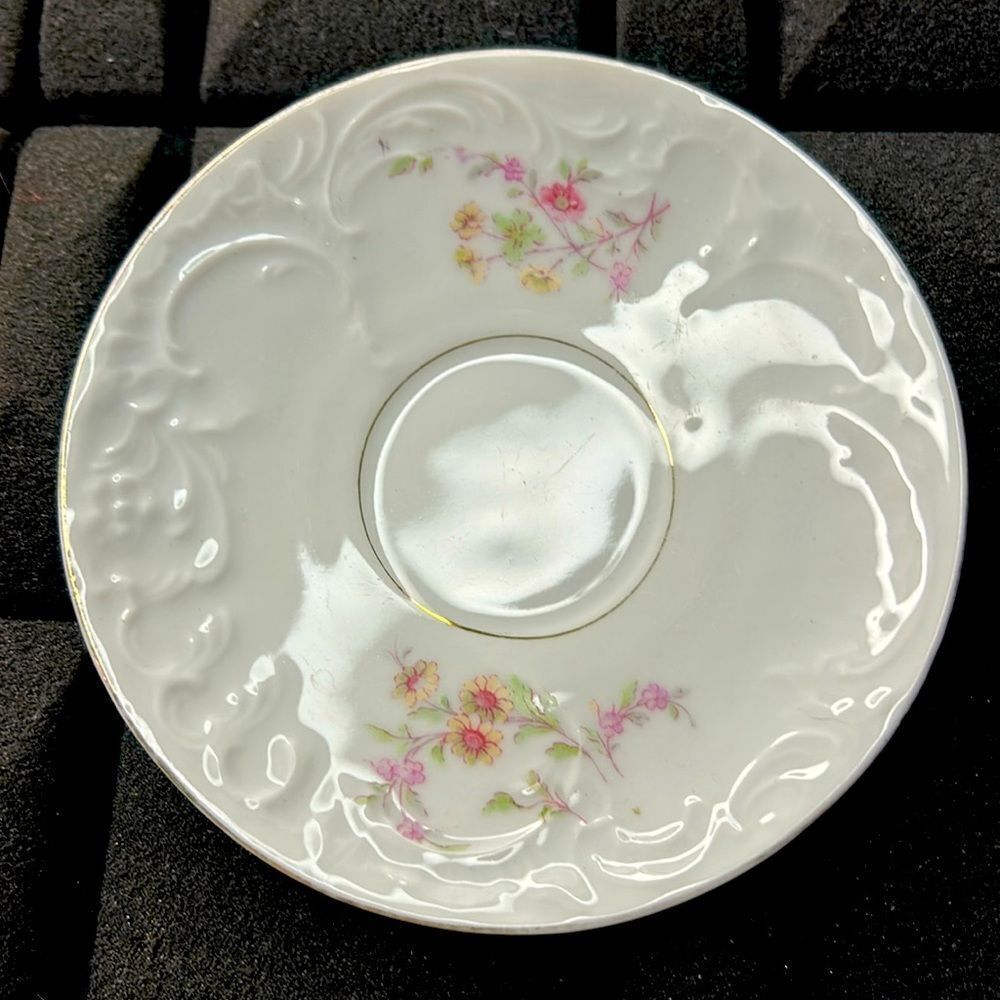 Saucer Plate 5” ceramic white flowers gold rim